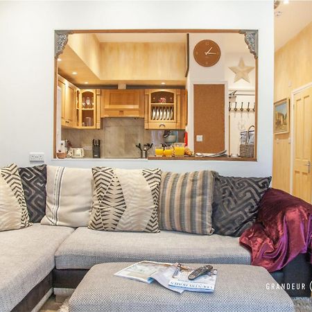 Treetop Suite By Grandeur Property ボーンマス エクステリア 写真