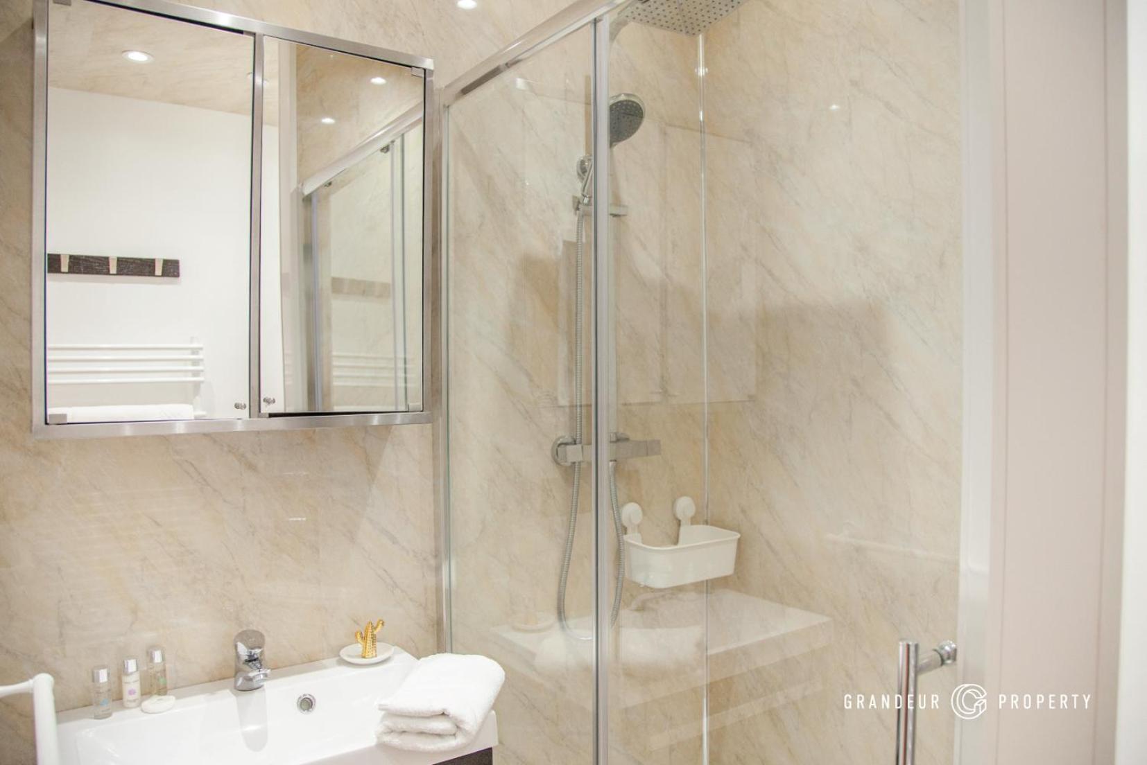 Treetop Suite By Grandeur Property ボーンマス エクステリア 写真
