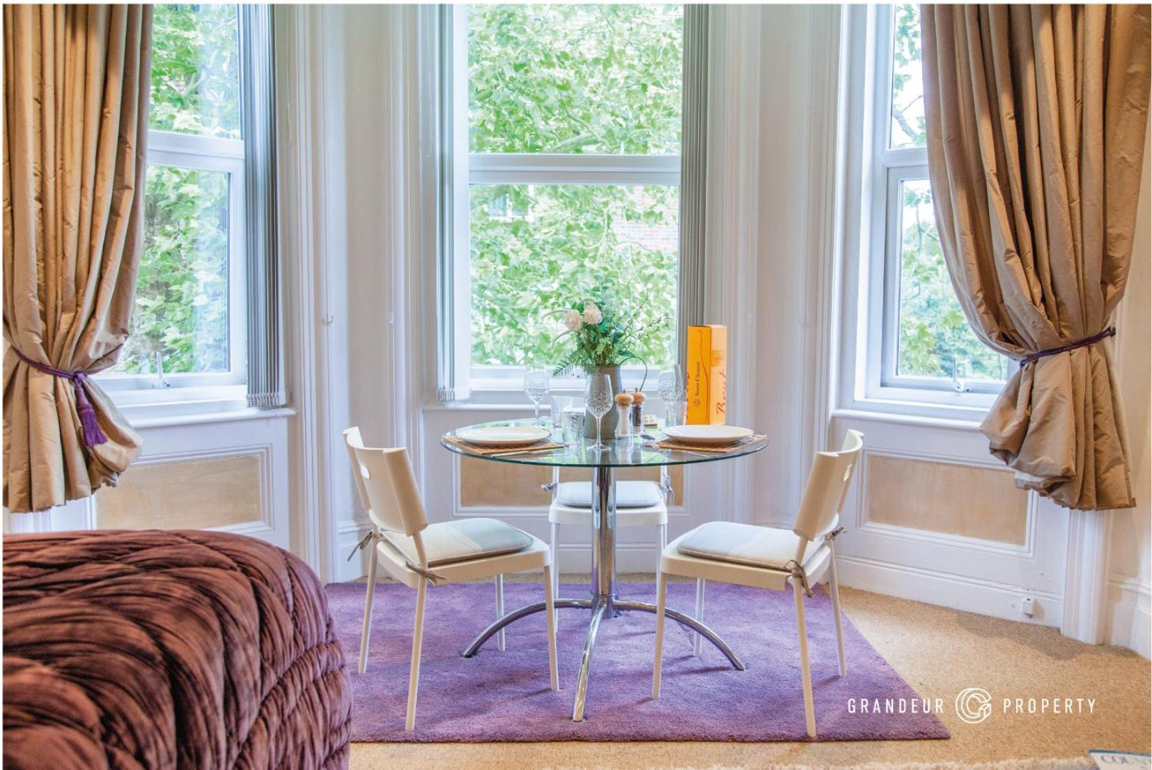 Treetop Suite By Grandeur Property ボーンマス エクステリア 写真