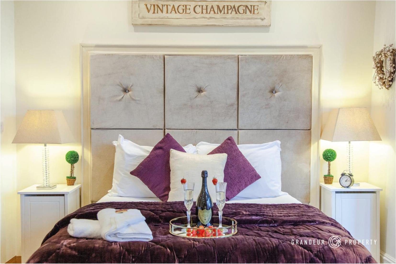 Treetop Suite By Grandeur Property ボーンマス エクステリア 写真