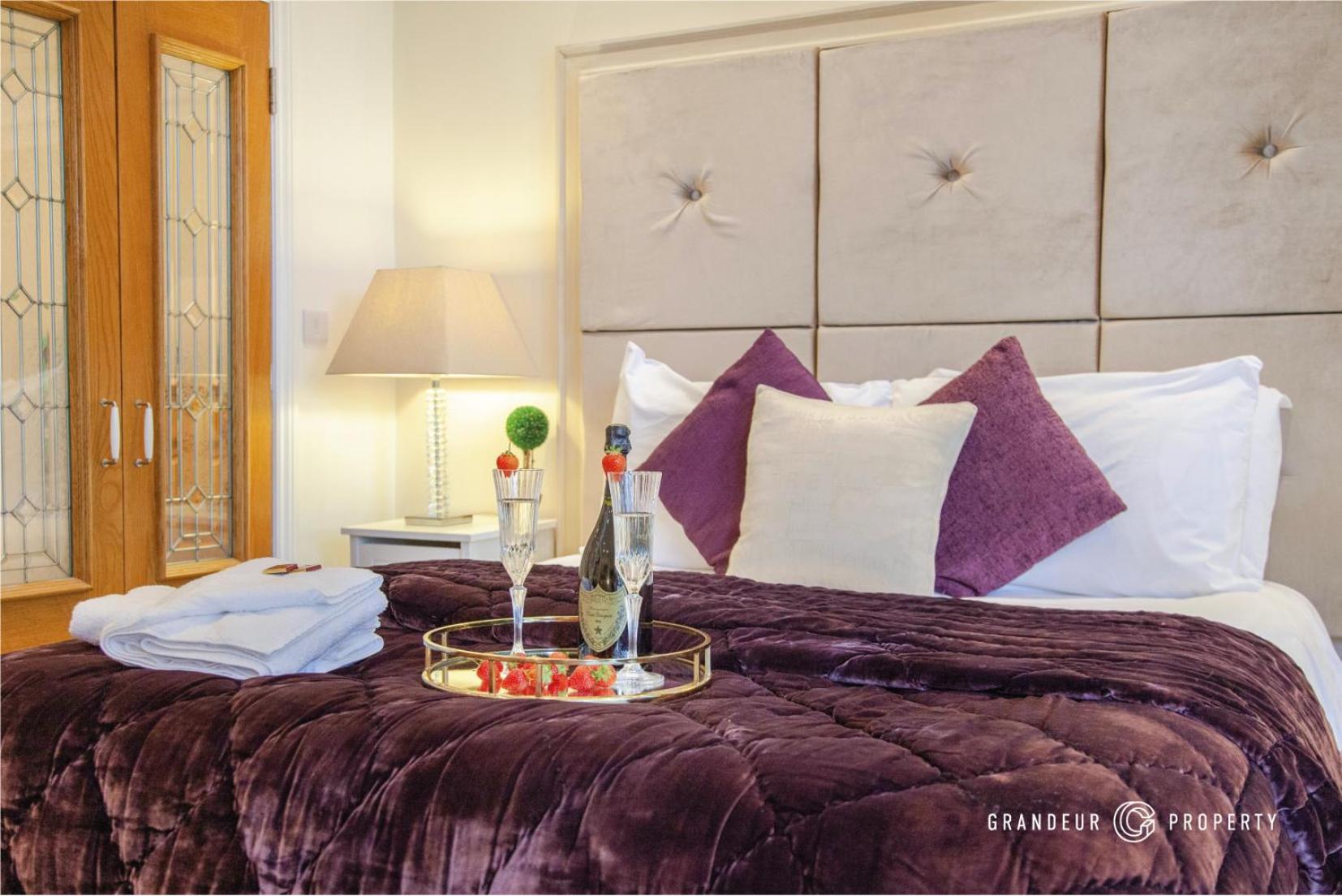 Treetop Suite By Grandeur Property ボーンマス エクステリア 写真